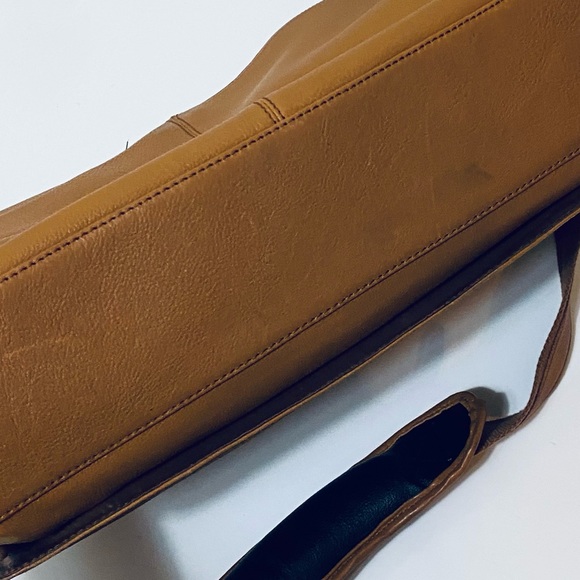 Bellino Cancun Leather Laptop Messenger Bag - Picture 5 of 13